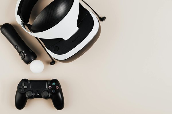 Quels sont les défis de l'intégration de la réalité virtuelle dans les simulateurs de vol?
